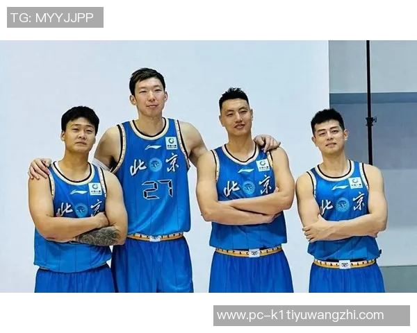 运动新闻北京男篮与上海男篮激战正酣谁将赢得这场篮球巅峰对决